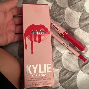 Kylie Jenner Matte lipstick & lipliner